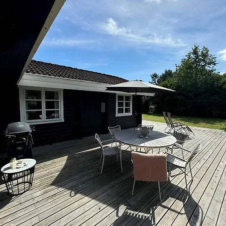 Lovely Private Summer House Close To The Beach Vejby